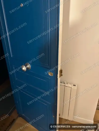 Porte d'entrée parisienne simple vantail, avant et après travaux — réalisation ES SERVICES