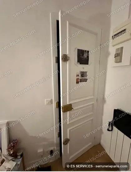 Porte d'entrée parisienne simple vantail, avant et après travaux — réalisation ES SERVICES, photo 3