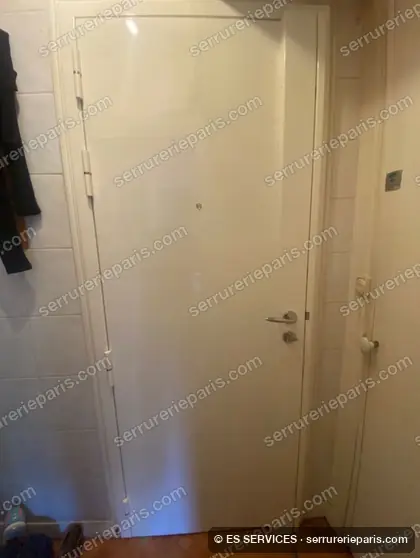 Porte d'entrée parisienne simple vantail, avant et après travaux — réalisation ES SERVICES, photo 7